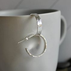 Sterling Silver Wide 1/2" Hammered Hoop Earrings – AccentYourself Simple Silver Earrings, Spiral Jewelry, Hammered Silver Jewelry, Jewellery Photography Inspiration, Hammered Jewelry, Handmade Silver Jewellery, Metalwork Jewelry, Silver Flower Earrings, Hammered Hoop Earrings