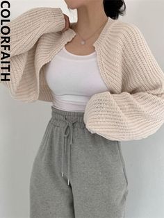 Fashion Poncho, Poncho Women, Korean Fashion Shorts, Lady Tops, Short Cardigan, Elegante Casual, Poncho Style, Korean Fashion Women, Really Cute Outfits