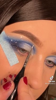 Galaxy Makeup Tutorial Step By Step, Easy Galaxy Makeup, Space Make Up Galaxy Makeup, Galaxy Makeup Halloween, Moon Face Makeup, Blue Galaxy Makeup, Cosmic Makeup Looks, Cosmic Eye Makeup, Space Aesthetic Makeup