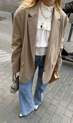 How To Style A Beige Blazer, Blazer Winter Outfit, Beige Blazer, Autumn Outfit, Looks Style, Mode Inspiration, Winter Outfit, Fall Winter Outfits