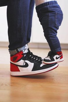 Shoe List, Jordan Shoes Girls, Fashion Shoes Sneakers, Foto Tips, Nike Air Jordans