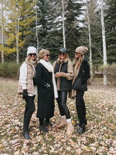 Our Trip To Jackson Hole - Cella Jane Cella Jane, Mountain Outfit, Walking Outfits, Spring Hiking, Vegan Leather Leggings, London Outfit, Casual Outfit Inspiration, Mountain Vacations, Fall Halloween Decor