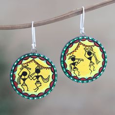 Hand-painted in the Warli style, a form of art created by tribal peoples from the Maharashtra region in India, Ritu Thapar's colorful dangle earrings celebrate the dance of life. Artisans in Ritu's Indian workshop use double-fired terracotta to create the ceramic earrings, painting the dancers by hand. Earrings Painting, Painted Necklace, Warli Art, Hand Painted Necklace, Fabric Jewellery, Art Ring, Ceramic Earrings, Hand Painted Earrings, Ceramic Earring