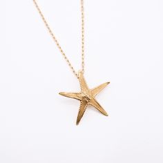 Unveiling our enchanting 18K Starfish Pendant, a true ocean-inspired masterpiece. Crafted from a natural starfish, it radiates coastal elegance. Choose the pendant alone or pair it with a round gold cable chain to complete your beach-inspired look. Coastal Elegance, Starfish Pendant, Ocean Inspired, Beach Inspired, Ocean Inspiration, Nantucket, Shop Decoration, Cable Chain, Starfish