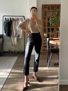 Pants Work Outfits Women, Work Outfits Women Spring, Black Pants Work Outfit, Pants Video, Womens Work Pants, Black Pants Work, Pants Outfit Work, Jeans Outfit For Work