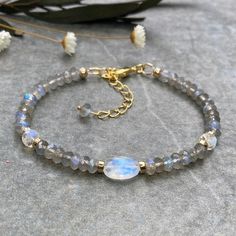 Elegant Beaded Bracelet Features The Highest Quality Of Labradorite And Moonstone Faceted Cut Gemstone. Gemstone: 4mm Labradorite And Oval Moonstone. Metal : 14k Gold Filled Or Solid Sterling Silver. Hypoallergenic Size: 6.5” Plus 1.5” Inches Extender Chain. Cat Charm Bracelet, Silver Diamond Bracelet, Leather Charm Bracelets, Pandora Gold, Labradorite Bracelet, Bead Ideas, 925 Silver Bracelet, Moonstone Bracelet, Moonstone Beads