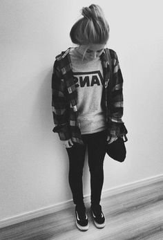 Moda Grunge, Style Skate, Black Pinterest, Converse Outfits, Estilo Hipster, Flannel Shorts, Scene Girl, Hipster Outfits, Skater Girls