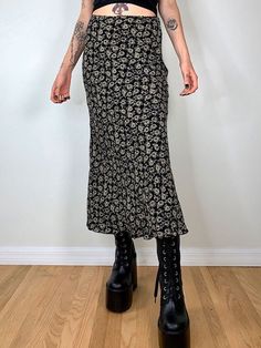 ⚡️Free Shipping 2022 Floral Allover Midi Skirt Black L under $26.00 in Skirts at AnotherChill.com Online. Style: Casual, Sweet. Color: Black. Fabric Content: Polyester Blend. Fit Type: Regular. Length: Midi Skirt. Design: Allover Floral Print, Elasticated High Rise Waistline. ✓2022 SUMMER OUTFITS. Check reviews and buy Floral Allover Midi Skirt today. Fairycore Skirts, Elegant Bodysuit, Lace Playsuit, Skirts Vintage, Midi Skirt Black, Y2k Skirts, Grunge Fairycore, Skirt Y2k, Floral Midi Skirt