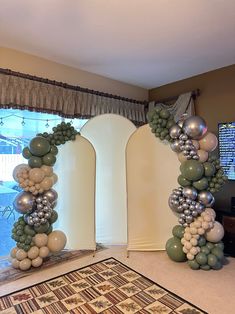 Backdrop And Balloon Garland, Mom Prom, Balloon Store, Winter Wonderland Christmas Party, Garland Balloon, Balloon Arrangement, Wonderland Christmas, Balloon Ideas, Balloon Arrangements