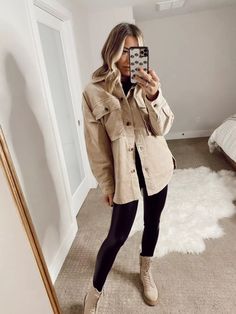 Winter Layering Batwing Sleeve Sweater, Trendy Batwing Sleeve Fall Sweater, Trendy Batwing Sleeve Winter Sweater, Cozy Beige Sweater With Batwing Sleeves, Lug Sole Boots Outfit, Casual Thanksgiving Outfits 2022, Cozy Beige Batwing Sleeve Sweater, Thanksgiving Fits, Casual Classy Outfits