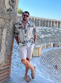 Birkenstock Arizona Outfit Men, Birkenstock Arizona Outfit, Birkenstock Outfit, Summer Shorts Outfits, Shorts Outfit, Birkenstock Arizona, Well Dressed, Summer Shorts, Tulum