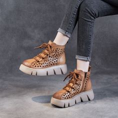 Gender: Women Item Type: Boots Main Material: Cow Leather Style: Casual, Classic, Retro Season: Summer Heel Type: Platform Outsole Material: Rubber Heel Height: Mid-Heel (5.5 cm) Size Length cm inch 35 22.5 8.86 36 23 9.06 37 23.5 9.25 38 24 9.45 39 24.5 9.65 40 25 9.84