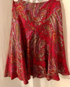 Love this skirt ! Gorgeous Vintage Red Paisley Worthington Swing Skirt with side zipper. 55% Silk, 45% Cotton. Skirt is Fully ( Polyester) Lined.  Size 12 Measurements: 30" Waist  46" Hip (swing skirt style) 23" Length (just below knee length) Excellent Condition Fitted Long Skirt With Paisley Print, Floral Short Skirt, Short Skirt Outfits, Elegant Fitted Paisley Print Skirt, Flowy Long Paisley Print Skirt, Bohemian Paisley Print Skirt, Vintage Red Lined Skirt, Bohemian Red Floral Print Skirt, Thrift Inspiration