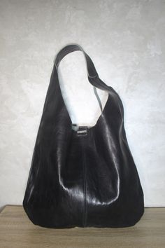 This Hobo Bags item by Marocainrie has 6 favorites from Etsy shoppers. Ships from Morocco. Listed on Dec 4, 2023 Handmade Leather Shoulder Bag, Handmade Leather Tote, Stylish Purse, Oversized Bag, Black Leather Tote Bag, Moda Chic, Hobo Style, Genuine Leather Purse, Chic Leather