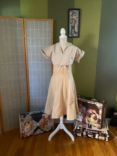 Very cool 1950’s beige formal dress with matching bolero. Both are made of a very heavy fabric. Weird, but the dress and jacket are not the same color, dress is a bit more yellow than jacket. Bolero does not have its buttons. Dress has a sizable water stain on the skirt as well as a couple smaller stains, and the bodice is pretty stained and discolored, likely from sweat?? Definitely needs some TLC, but is totally structurally sound and unique. Being sold as isWomen’s size smallDressBust: 35”Wai Beige Formal Dress, Same Color Dress, 1950s Formal Dress, Beige Formal Dresses, Vintage Gold Rings, Silk Wedding Dress, Scalloped Dress, Dress And Jacket, Wedding Dresses Photos