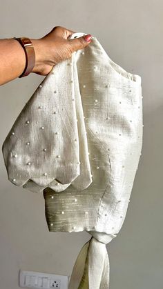 Product Descriptions : Pure silver tissue silk patterned blouse blouse having highlighted pearl works all over the blouse as shown. White Blouse Designs, Ready Made Blouse, Handwork Blouse, Silk Saree Blouse Designs Patterns, Latest Blouse Designs Pattern, Traditional Blouse Designs, Latest Model Blouse Designs, Saree Designer, Fashionable Saree Blouse Designs