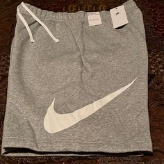 New! Mens Nike Sportswear Fleece Lined Sweatshort. Grey And White Color Way. Mens Size Xxl Waist 18.5 Inseam 9. Drawstring And Two Hand Pockets. Pristine Condition. See All Photos Nike Fleece Shorts Outfit, Gray Sports Sweats, Sporty Fleece Sports Shorts, Sporty Fleece Shorts For Sports, Nike Fleece Moisture-wicking Activewear, Nike Moisture-wicking Fleece Activewear, Gray Sportswear Shorts For Jogging, Casual Fleece Sports Shorts, White Moisture-wicking Leisure Activewear