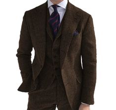 Elegance meets warmth in our 2024 Fashion Casual Brown Wool Tweed Men's Suit, a perfect choice for winter weddings and formal occasions. This 3-piece Herringbone set features a finely crafted jacket, vest, and pants that effortlessly blend style and comfort. The tailored herringbone pattern of the jacket exudes sophistication, making it a versatile piece for any formal affair. Constructed with high-quality brown wool tweed, it provides both insulation and a modern aesthetic. The jacket is designed to keep you warm while ensuring you stand out with refined style. The matching vest adds a layer of charm and completes the ensemble. Its tailored fit enhances your silhouette, creating a polished look that's ideal for weddings and other special events. The vest's design seamlessly complements th Tweed Groom, Wedding Blazers, Groom Tuxedo, Straight Clothes, Trendy Mens Fashion, Traje Casual, Tuxedo Wedding, Jacket Vest, Wedding Formal