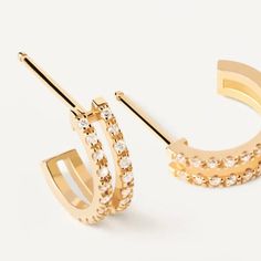 Discover the allure of our Diamonds and Gold Dual Hoops—a true masterpiece for sophisticated women. Experience the epitome of luxury with the exquisite combination of radiant diamonds and lustrous gold, exuding opulence like no other. Embrace the dual hoops' versatility, elevating your style effortlessly for any occasion. Let the twinkling diamonds ignite your imagination, while the smooth gold caresses your skin, leaving a trail of pure indulgence. Mesmerize with these scintillating gems, a daz Luxury Gold Plated Polished Huggie Earrings, Luxury Gold Plated Hoop Earrings With Diamond Accents, Luxury Gold-plated Huggie Earrings With Polished Finish, Luxury Gold Multi-stone Hoop Earrings, Luxury Gold-tone Polished Hoop Earrings, Slim Ring, Radiant Diamond, Pave Ring, Black Spinel