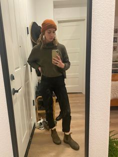 Womens Chino Outfits, Blundstone Fits, Pnw Style, Warm Outfits, Casual Chic Style, Casual Winter Outfits, Outfit Goals, Edgy Outfits