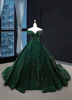 Emerald Green Quinceanera Dresses, Black Quince Dresses, Lorenzo Berkshire, Princess Sweet 16, Xv Dresses, Wedding Theme Color Schemes, Theodore Nott, Quinceanera Themes Dresses