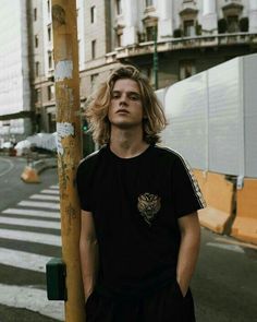 Surfer Hair, Surfer Boys, Modern Mens Fashion, Haircut Men, Men's Long Hairstyles, Boys Long Hairstyles, Corte De Cabelo Masculino, Trendy Haircuts, Trik Fotografi