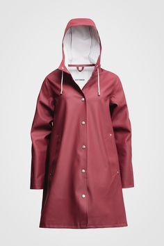 Mosebacke Raincoat Burgundy | STUTTERHEIM US Stutterheim Raincoat, Raincoat Kids, Yellow Raincoat, Dog Raincoat, Raincoats For Women, Rain Wear, Waterproof Fabric, Metal Buttons, Lace Boots