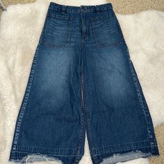 Never Been Worn Free People Crop Denim Flaired Bottom Jeans Casual Indigo Flare Jeans With Pockets, Casual Indigo Flare Jeans, Casual Indigo Cotton Flare Jeans, Casual Cutoff Flare Jeans With Pockets, Casual High Rise Indigo Flare Jeans, Casual Indigo Denim Flare Jeans, Casual Indigo Flare Denim Jeans, Blue Denim Cutoff Flare Jeans, Free Jeans