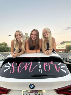 #senior #senioryear #seniorcarpainting #preppy #preppycar Senior Painted Jeans, Senior Year Planning, Senior Year Diy, Senior Year Scrapbook, Car Decorating, Senior Year Things, Preppy Car, Senior Year Fun