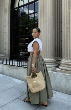 Garden Party Chic Outfit, Femine Outfit Casual, Poplin Skirt Outfit, Afro Outfits, Brunch Outfit Ideas, Beauty Aesthetic, Classy Casual Outfits, Looks Black, Faith Inspiration