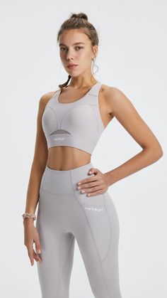 Defined by strong bonded seams and our newest performance fabric that holds up under pressure, the X Back Bra In Diamond Compression from HOTSUIT features a halter-style neckline and a racerback for dynamic movement. This supportive longline sports bra features a scoop neckline, removable bra cups for optional shape, and a smoothing sustainably-derived performance fabric made from recycled plastic bottles. DETAILS + FABRIC TECH High Action Sports Bra 39% Spandex 61% Nylon Lining: 92% Nylon 8% Sp Workout Outfits Aesthetic, High Neck Sports Bra, Dynamic Movement, Chic Sunglasses, Sporty Dress, Training Clothes, Sportswear Fashion, Activewear Sets, Acetate Sunglasses