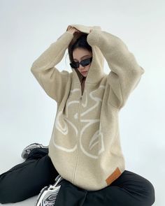 A zip hoodie made of knit material with a boldly printed large logo.

A piece that is soft to the touch and combines not only design but also comfort.

Based on a monochrome tone, it is easy to match with any item.
◾️Model
Height/Weight：158cm(62.2in)/40kg(88.1lb)
Fitting Size：M
◾️Material
polyester



Size (cm)
Length
Chest
Shoulder
Sleeve Length


M
71
116
58
53


L
73
120
60
54


XL
75
124
62
55


2XL
77
128
64
56 Logo Knit, Leather Label, New Pant, Logo A, Sweaters Knitwear, Knitting Materials, Grey Sweatshirt, In Hot, Try On