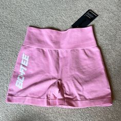 Pink Bo+Tee Short Workout Shorts Short Pink Sports Top, Pink Short Tops For Sports, Pink Crop Sporty Tops, Pink Short Length Top For Sports, Sporty Pink Short Length Top, Sporty Short Length Pink Tops, Pink Short Length Workout Top, Short Activewear For Workout With Letter Print, Sportswear Workout Shorts With Letter Print