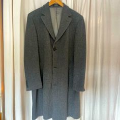 Calvin Klein - Overcoat - Wool. Size 40l Classic Gray Outerwear With Pockets, Tailored Gray Long Coat, Gray Long Coat For Business, Gray Long Coat For Business Casual, Elegant Fitted Gray Outerwear, Tailored Gray Wool Outerwear, Tailored Gray Outerwear For Fall, Gray Fitted Outerwear For Business Casual, Fitted Gray Outerwear