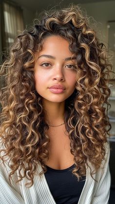 Blond Hair Ideas Curly, Winter Hair Color Curly, High Contrast Curly Hair, Lowlights Curly Brown Hair, Curly Hair Cuts Medium Length Layers, Medium Length Curly Hair Balayage, Haircut Inspo Curly Hair, Medium Length Curly Hair Dyed, Bronze Curly Hair