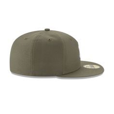 The New York Yankees Olive 59FIFTY Fitted features an allover olive green fabrication with an embroidered Yankees logo at the front panels and an embroidered MLB Batterman at the rear. Additional details include a gray under visor. Military Style Baseball Cap With Flat Bill For Streetwear, Casual Gray Flat Bill Fitted Hat, Green Cotton Fitted Hat With Flat Bill, Green Cotton Flat Bill Fitted Hat, Green Flat Brim Cotton Fitted Hat, Green Military Style Baseball Cap With Flat Bill, Green Military Baseball Cap With Flat Bill, Casual Green Fitted Hat With Flat Bill, Chicago Cubs World Series