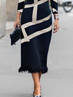 Elegant Fringe Midi Dress For Evening, Chic Spring Midi Dress With Feather Trim, Chic Fringe Midi Dress For Evening, Chic Formal Dress With Tassels, Elegant Cocktail Midi Dress With Fringe, Chic Midi Dress With Feather Trim For Night Out, Chic Black Midi Dress With Fringe, Cocktail Midi Dress With Fringe, Elegant Tassel Midi Dress For Night Out