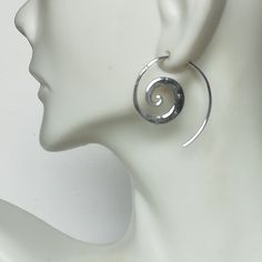 Sterling silver spiral hoops with a hammered finish. Dimensions: Inner spiral: 17 x19 x3 mm Outer: 21 x25 mm These earrings are made of 925 hypoallergenic sterling silver. Please note this price is for ONE PAIR only. All my pieces are sent in a gift box. I can include a personal message from you if needed You are welcome to contact me at... bhavnakwintra1956@gmail.com For more beautiful pieces from my shop, please browse 👇 TOE RINGS: https://www.etsy.com/your/shops/TheSilverGame/tools/listings/ Hoops Silver, Jewelry Real, Chunky Earrings, Egyptian Jewelry, Evil Eye Earrings, Thread Earrings, Eye Earrings, Bohemian Earrings, Big Earrings