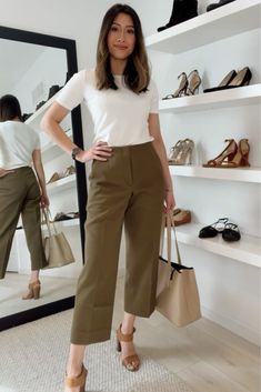 Dress For Working Women, Women Pant Outfits, Slacks And Shoes, Elegant Attire For Women, Work Outfit Dress Summer, Formal Wear For Women Office Outfits, Smart Elegant Outfit Women, Summer Office Attire Women Casual, Casual Pants Outfit For Women