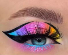 Fun Eyeliner, Aesthetic Eyeshadow, Crazy Eye Makeup, Glittery Eye Makeup, Rainbow Eye Makeup, Colour Eyeshadow, Rainbow Eyeshadow, Ladybug Und Cat Noir