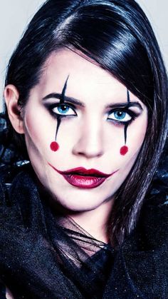 Achieve a spooky and stunning look this Halloween with these must-try makeup ideas. Get inspired and create your standout look! #HalloweenLooks #SpookyMakeup #HalloweenTutorials Halloween Eye Makeup Looks, Halloween Eye Makeup Ideas, Christmas Salon, Halloween Tutorial, Eye Makeup Looks, Halloween Eye Makeup, Eye Makeup Ideas, Gothic Looks, Halloween Eyes