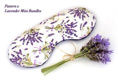 Lavender eye pillow is filled with flax seeds and lavender buds from Isparta (Turkey), harvest 2018. The approximate size is 10 cm by 25 cm. 1 option: Pillow case is done from 100% cotton material can be refilled after two years of use. 2 option: Pillow case is done from 100% cotton patterned material on the face, and 100% Tai silk (white) - from the bottom side.Pillow can be also done with the band, cased in the cotton or silk material.This pillows can be cooled in the freezer (in zip locked pl Home Spa Decor, Mask Spa, Isparta Turkey, Lavender Crafts, Lavender Print, Lavender Eye, Corporate Christmas Gifts, Lavender Eye Pillows, Yoga Pillow