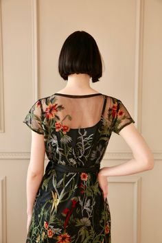 2024 Evening Dress, Black Dress With Embroidery, Embroidered Dress Formal, October Wedding Guest Outfits, Embroidered Cocktail Dress, Floral Embroidery Dress, Vintage Clothing Boutique, Ootd Dress, Floral Embroidered Dress