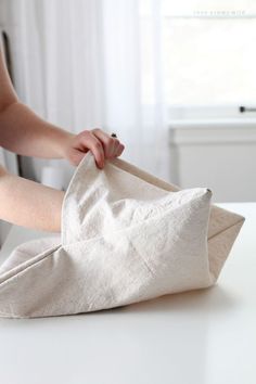 Drop Cloth Projects, Pillow Covers Tutorial, Envelope Pillow, Diy Pillow Covers, Diy Envelope, Beginner Sewing Projects Easy, Sewing Pillows, Drop Cloth, Diy Planters