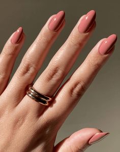 Blush Pink Nail Ideas Blush Pink Natural Nails, Bridal Nails Blush Pink, Pink Professional Nails, Dusty Rose Nails Design Wedding, Blush Nail Ideas, November Pink Nails, Dusky Rose Nails, Almond Nude Pink Nails, Dust Pink Nails