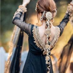 For Further Details Please Comment Below Luxury Elegant Tikka With Zari Work, Bridal Pose, Braid Jewelry, Bridal Dresses Pakistan, Hair Chains, Hair Jewellery, Pakistani Fashion Party Wear, Indian Bridal Hairstyles, Bridal Dress Fashion