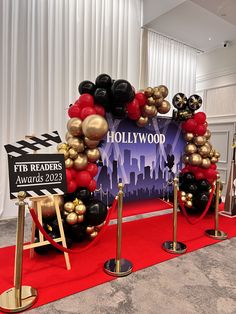 Red carpet party balloon decoration in red, black and gold colours Hollywood Red Carpet Party, Hollywood Theme Party Decorations, Red Carpet Theme Party, Oscars Theme Party, Hollywood Birthday Parties, Cinema Party, Red Carpet Theme, Hollywood Birthday, Hollywood Party Theme