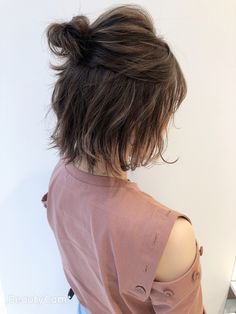 【パーマ専用】ボブが好き♡周りの人よりおしゃれ度アップできるヘア特集|【HAIR】 Short Hair In Layers, Choppy Bob Hairstyles, Penteado Cabelo Curto, Short Hair Updo, Trending Hairstyles, Short Bob Hairstyles, Messy Hairstyles, Hair Dos, Perm