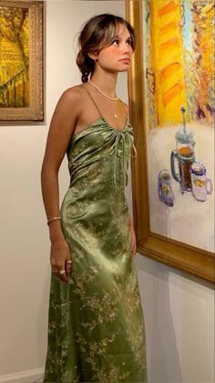 Green Vintage Formal Dress, Vintage Green Formal Dress, Blonde Hair Prom Dress, Green Silk Dress Outfit, Tiana Prom Dress, Brazil Aesthetic Outfits, Green Wedding Guest Outfit, Quince Guest Outfit, Olive Green Outfits