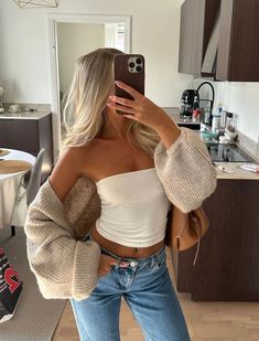 December In Florida Outfits, Florida December Outfits, Outfits For Paris Spring, Waffle Shirt Outfit, California Outfits Winter, Baddie Picture Ideas, Thanksgiving Outfit Aesthetic, Aquarium Outfit, Lunch Outfits